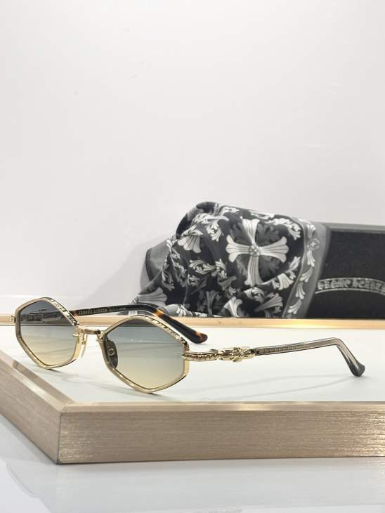 Picture of Chrome Hearts Sunglasses _SKUfw77670047fw